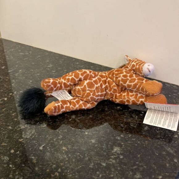 Yomiko Classics Russ Giraffe named Gary, like new condition with Tags (5 inch) - Picture 6 of 9